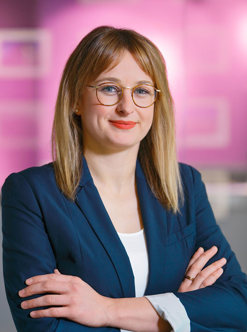 Vivian Schmitt
